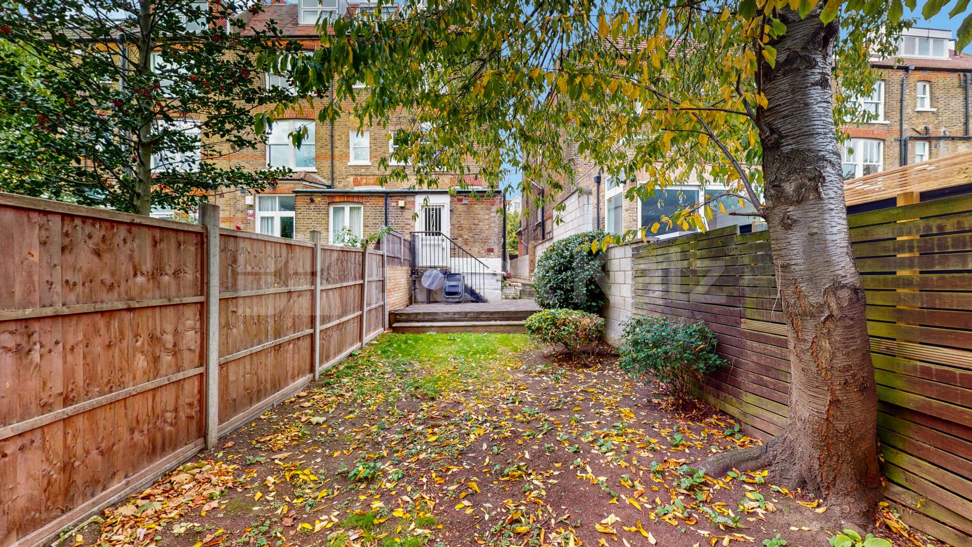 Modern Garden Flat Compayne Gardens, South Hampstead